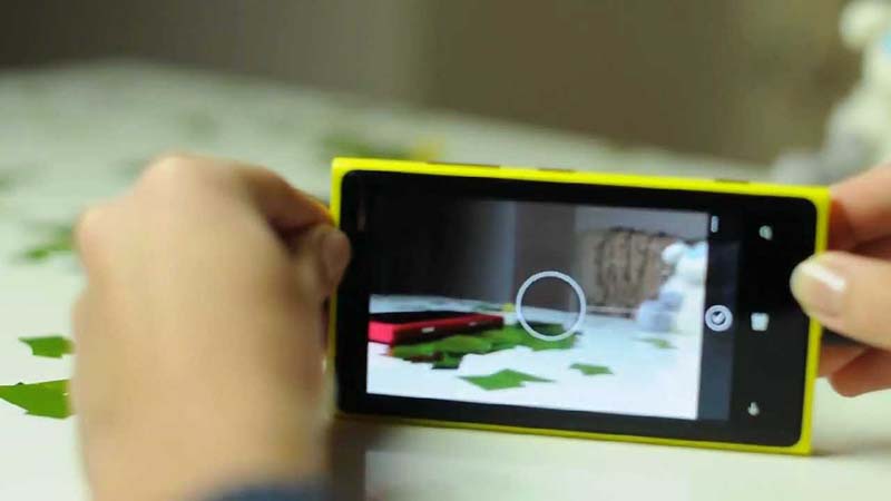 Screenshot from video "Nokia Lumia 920 - Panorama". Uploaded on Nov 30, 2012. Courtesy of youtube.com. License: Standard YouTube License. Link:https://www.youtube.com/watch?v=b2E2dCpQFHw